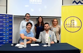 Representantes de Tigo Money e Infonet Cobranzas.