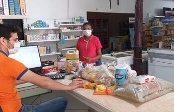 Imagen referencial de compra de productos de la canasta básica familiar.