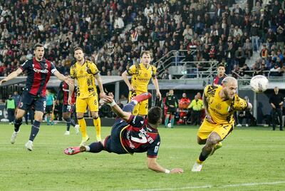 BOLOGNA (Italy), 20/04/2025.- Bologna's Riccardo Orsolini scores a goal during the Italian Serie A soccer match Bologna FC vs FC Inter Milan at Renato Dall'Ara stadium in Bologna, Italy, 20 April 2025. (Italia) EFE/EPA/SERENA CAMPANINI