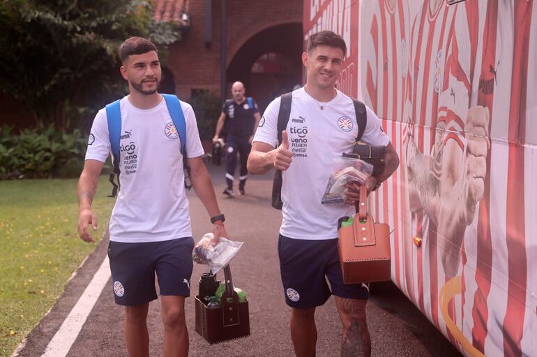 Iván Leguizamón y Adam Bareiro, en la salida del CARDE.