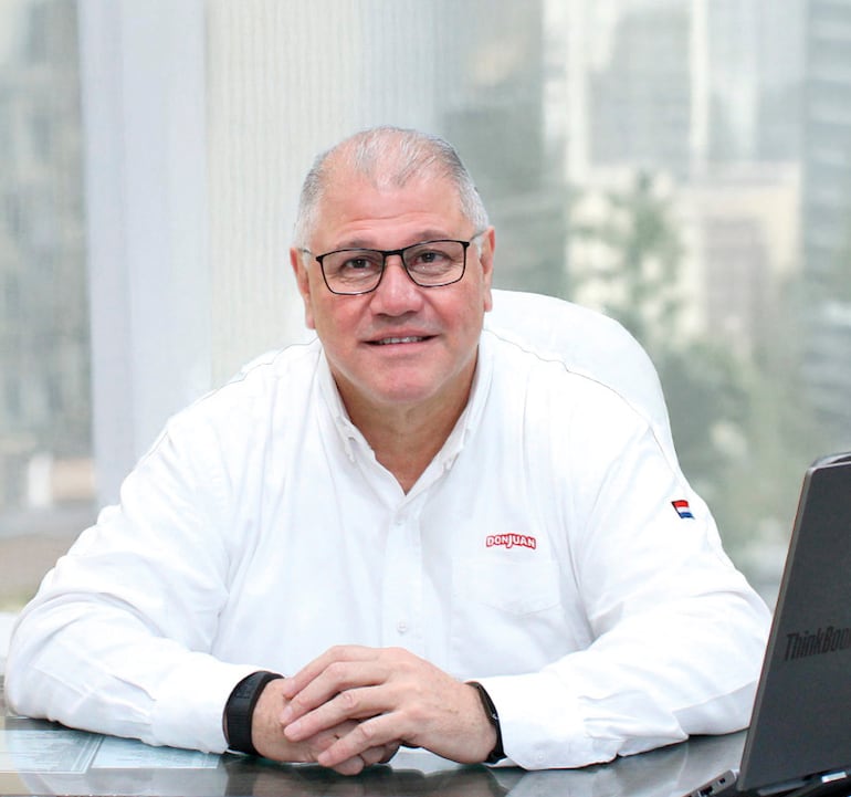 Héctor Segovia Rodríguez, gerente comercial de Pollos Don Juan.