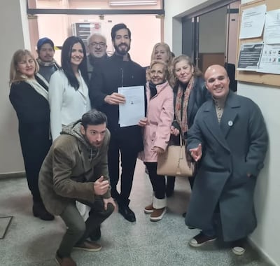 Rodrigo Franco, aspirante a la intendencia de Asunción por el PDC y sus candidatos a concejales, en la sede del TSJE.