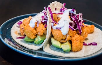 Tacos de coliflor "Buffalo".