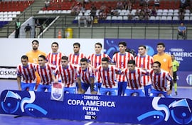 Plantel de Paraguay en la Copa América, en casa. Lastimosamente quedó fuera de las semifinales.