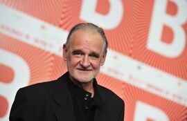 El cineasta húngaro Béla Tarr tras recibir el Oso de Plata del Jurado por "El caballo de Turín", en el año 2011. El director falleció hoy a los 70 años.