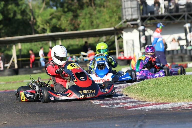 Mauricio Nielsen se adjudicó la victoria en la categoría Fórmula Mundial.
