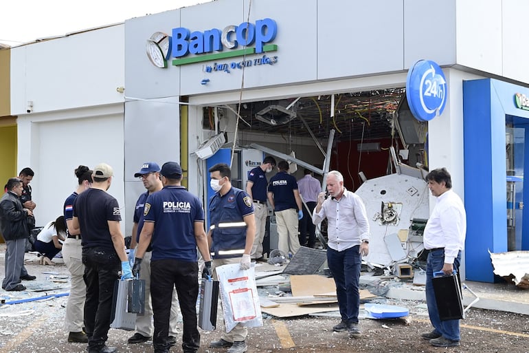 El banco Bancop de Naranjal, Alto Paraná, atacado el 21 de noviembre de 2024.