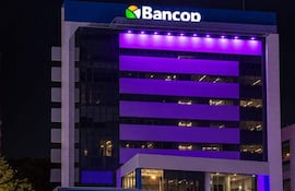 Bancop se ilumina de rosa para unirse al Octubre rosa.