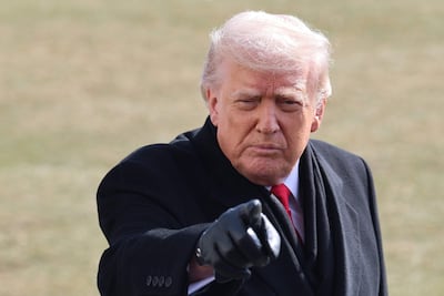 FOTODELDÍA AME8780. WASHINGTON (ESTADOS UNIDOS), 27/01/2026.- El presidente de EE.UU., Donald Trump, habla con periodistas este martes, en la Casa Blanca en Washington (Estados Unidos). Trump aseguró que va a supervisar una "gran investigación" sobre la muerte de Alex Pretti por disparos de agentes federales en Mineápolis, un suceso que despertó indignación en el país y que llevó a la Casa Blanca a rebajar su agresiva campaña de redadas migratorias en la ciudad. EFE/ Octavio Guzmán