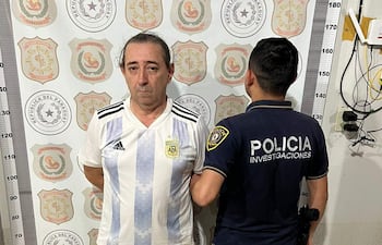 Porfirio Estanislao Britos Garcete, detenido en la oficina de guardia del departamento Investigaciones de Caaguazú.