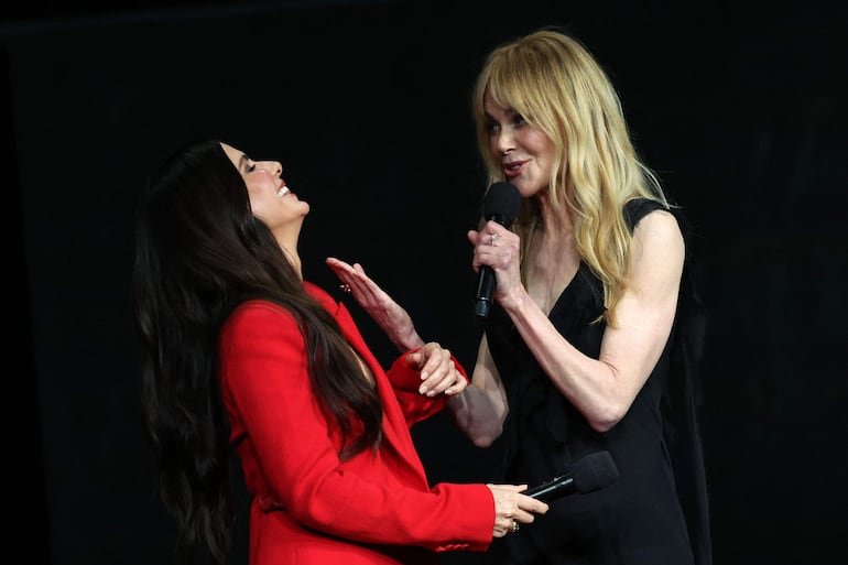 Divertidas, Sandra Bullock y Nicole Kidman en CinemaCon en Las Vegas, Nevada. (VALERIE MACON / AFP)