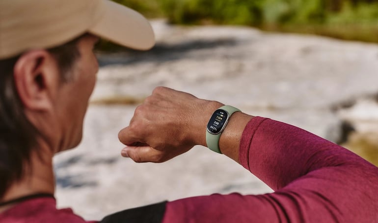 Google Fitbit Edge.