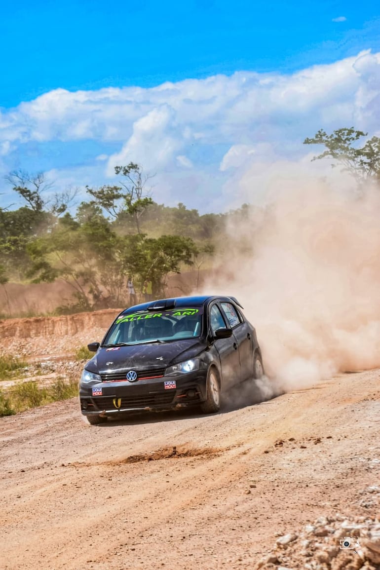 Luis Trejtinberg y Silvia Escobar, tripulación de la categoría Autos 1600 8V.