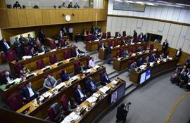 Imágenes de la sesión de Senadores este miércoles.