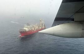 Buque de investigación bahameño 'Deep Energy' en el sitio durante la búsqueda en curso del sumergible Titan.