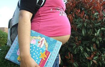 Cada mes, 25 niñas y adolescentes son madres en Paraguay, según datos del Ministerio de Salud.