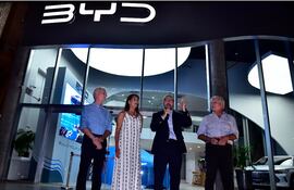 El Grupo Diesa inauguró el flamante showroom de BYD, en Asunción.