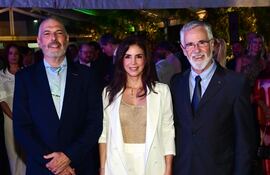 Juan José Zapag, Arlette Zapag y José Antonio Marcondes de Carvalho, embajador de Brasil en Paraguay.