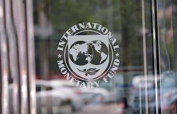 El logo del Fondo Monetario Internacional en su sede central en Washington.