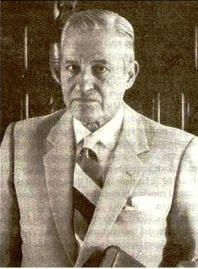 El escritor Hugo Rodríguez Alcalá (1917-2007)