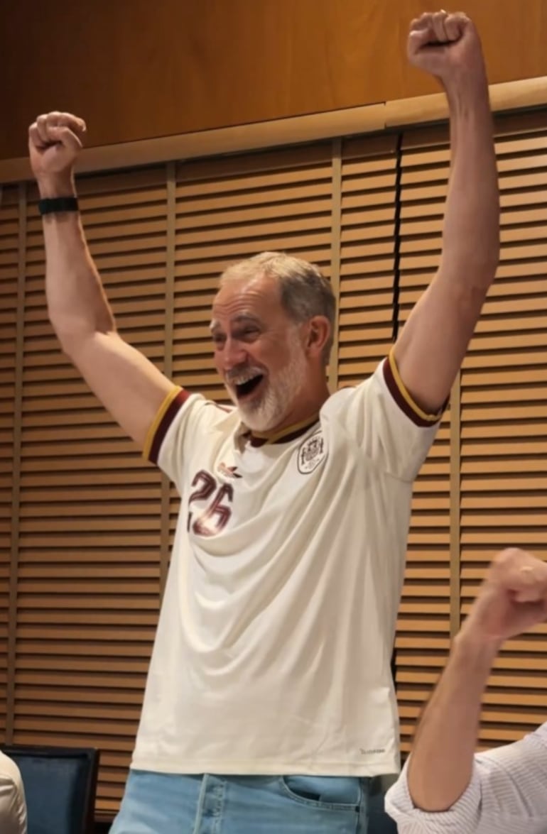 El rey Felipe VI festejó con todo el pase de España a la final del Mundial 2026.