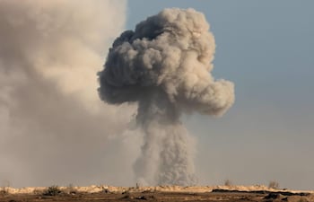 Humo se levanta sobre la Franja de Gaza luego de un bombardeo israelí. (Imagen de archivo)