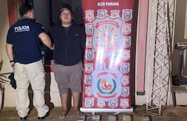 Kiker Augusto Pereira Cabral y las evidencias fueron trasladados a la base del Departamento Antinarcóticos.