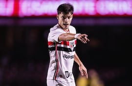 El mediocampista paraguayo, Damián Bobadilla, jugador del São Paulo.