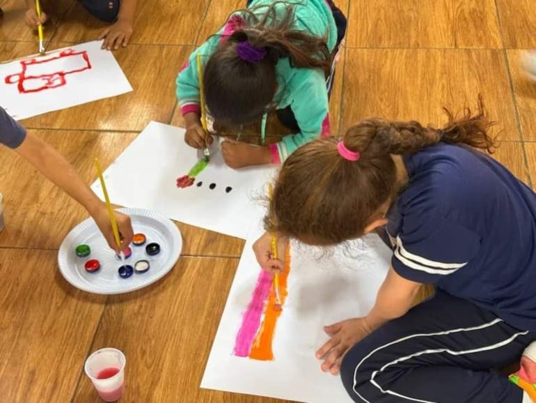 A través de la pintura, unos 160 niños participaron en actividades para reconocer sus emociones y encontrar nuevas formas de expresar sus sentimientos.