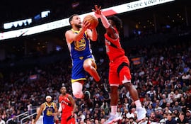 El futuro económico de Stephen Curry (#30) está asegurado, más aún con el millonario nuevo contrato.