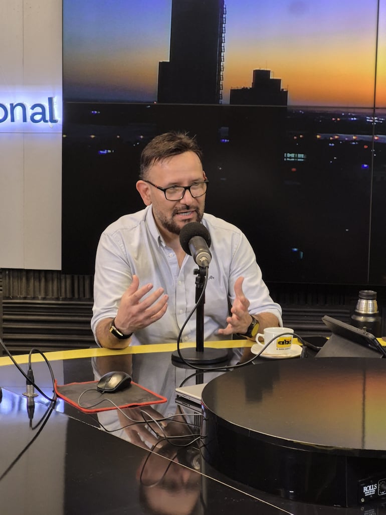 Dr. Derlis León, gerente de Salud del Instituto de Previsión Social (IPS).