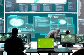 Mediante el aprendizaje automático, un subcampo de la IA, los sistemas de defensa se pueden mejorar continuamente. Foto: DC Studio-Freepik /EFE.