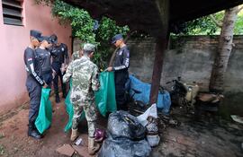 Acompañados por los aspirantes a suboficiales y militares, realizaron la gran minga ambiental.