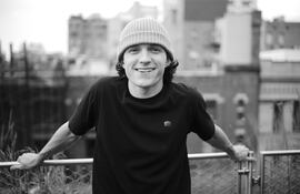 “Me alegra decirlo: era sin duda un adicto al alcohol. No lo niego en absoluto”, aseguró Tom Holland.