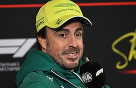 Fernando Alonso se estrena como padre a sus 44 años. (Jade GAO / AFP)