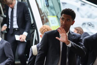 El británico Jude Bellingham, futbolista del Real Madrid, durante la llegada del plantel a Londres, Inglaterra.