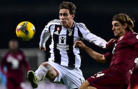 Juventus' Turkish midfielder #10 Kenan Yildiz (L) and Torino's Croatian defender #24 Borna Sosa (R) fight for the ball during the Italian Serie A football match between Torino and Juventus at the Grande Torino Stadium in Turin, on January 11, 2025. (Photo by MARCO BERTORELLO / AFP)
