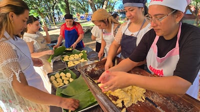Eusebio Ayala vivió una jornada de tradición con la preparación del chipa apo, donde vecinos y visitantes compartieron sabores y cultura local.