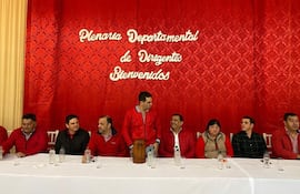 El senador Mario Varela, el diputado Édgar Olmedo y del gobernador Marcelo Soto oficializaron su pase al cartismo en un acto dirigencial el pasado sábado en Coronel Oviedo.