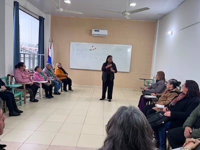 La presidenta del Consejo de adultos de Asunción Griselda Riveros, brindó una charla de capacitación a los integrantes del nuevo Consejo de Adultos Mayores de Ñeembucu
