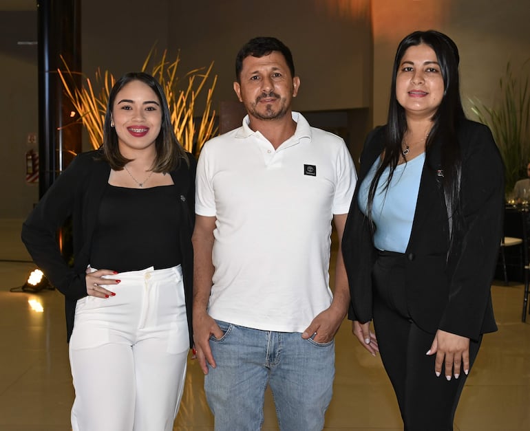 Soledad Sosa, Guido Adorno y Ángeles Peralta.  