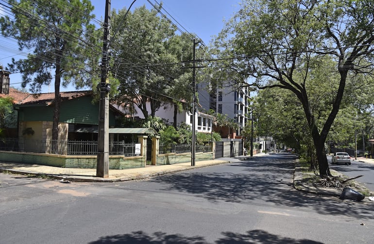 Vista de la avenida Bernardino Caballero esquina Jordania, del barrio Bernardino Caballero de Asunción.