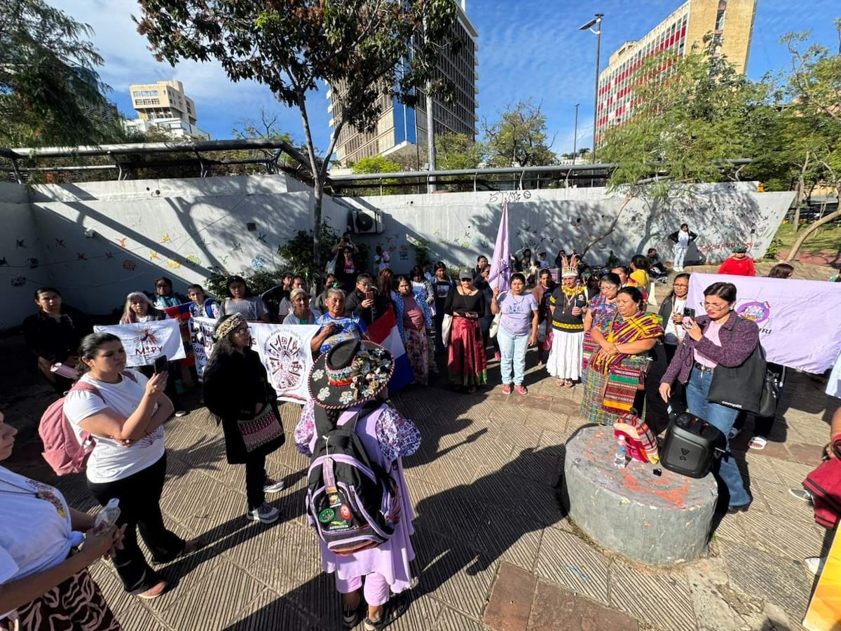 Mujeres indígenas reclaman tierras y derechos en Paraguay