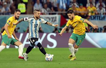 Alejandro Gómez en acción en el partido ante Australia por los octavos de final del Mundial de Qatar 2022.