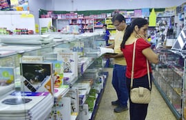 Como ya es propio en esta época, desde útiles escolares hasta uniformes son los más solicitados en los centros comerciales.