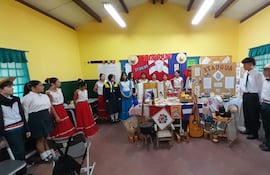 Estudiantes de una escuela de Itauguá celebran el Día del Folclore.