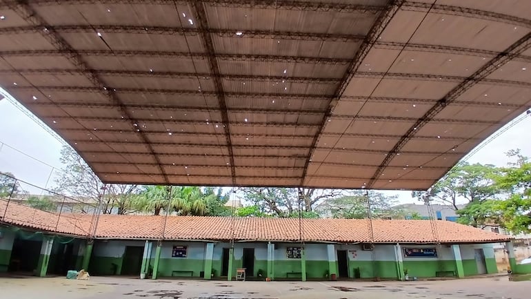 El tinglado de la institución también fue afectado junto a las 22 aulas.