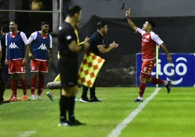 Troadio Duarte, técnico de General Caballero, junto a Miller Mareco.