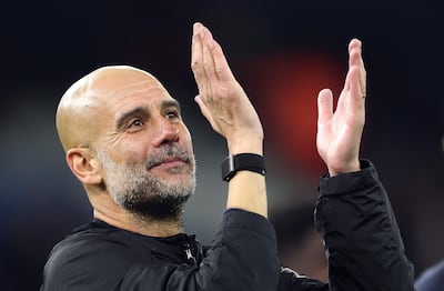FOTODELDÍA - MANCHESTER, 09/11/2025.- El entrenador del Manchester City, Pep Guardiola, aplaude a su afición tras vencer al Liverpool en el partido de la Premier League en Manchester. EFE/ADAM VAUGHAN - SOLO USO EDITORIAL
