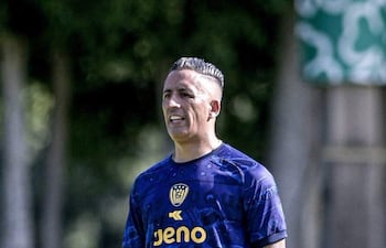 Lucas Barrios (41 años) dio un paso al costado en el Sportivo Luqueño. Lo reemplaza, Pedro Alcides Sarabia (50).